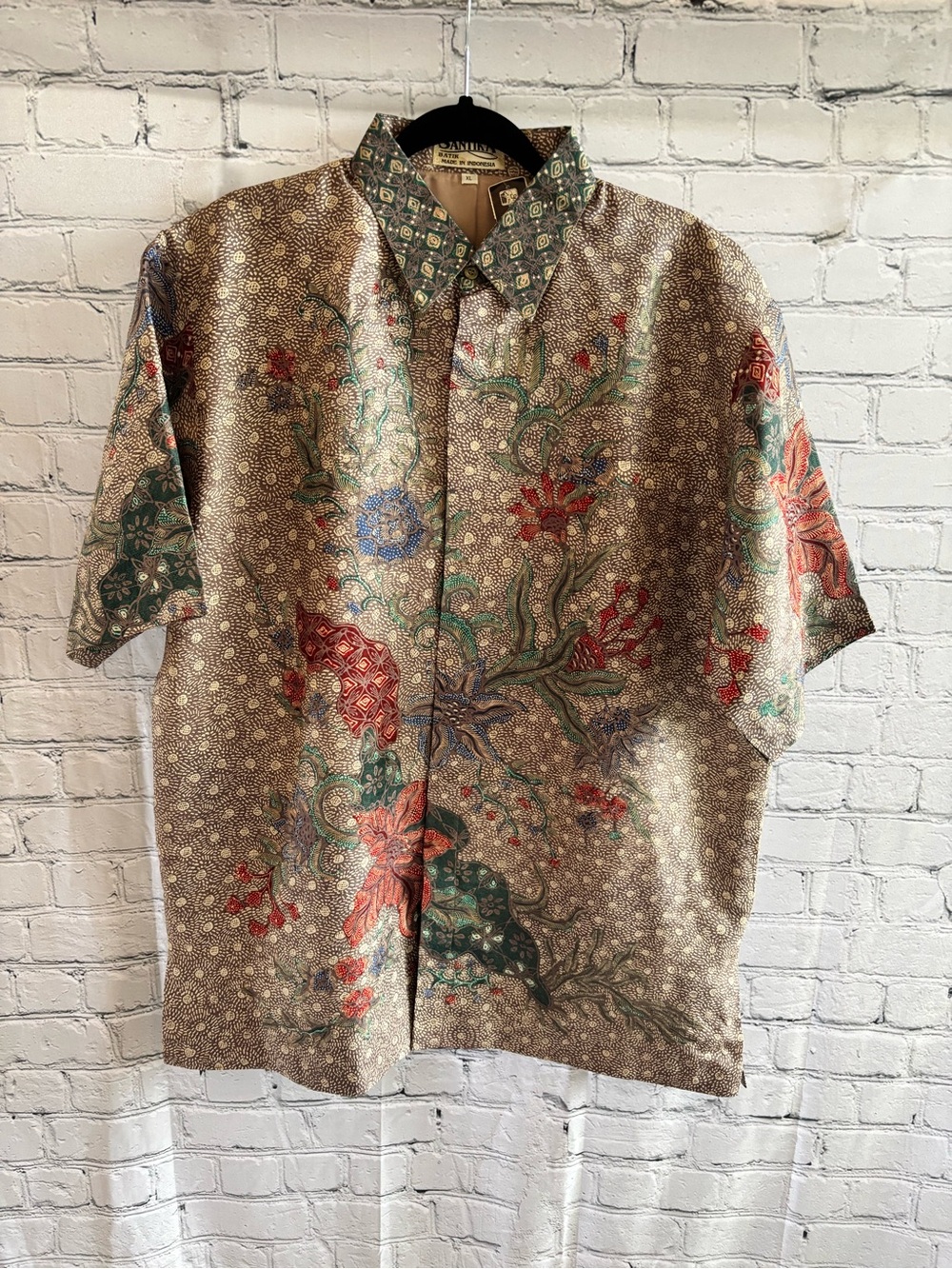 *NEW* Men’s Batik Santika Short Sleeve Button Shirt - Size XL